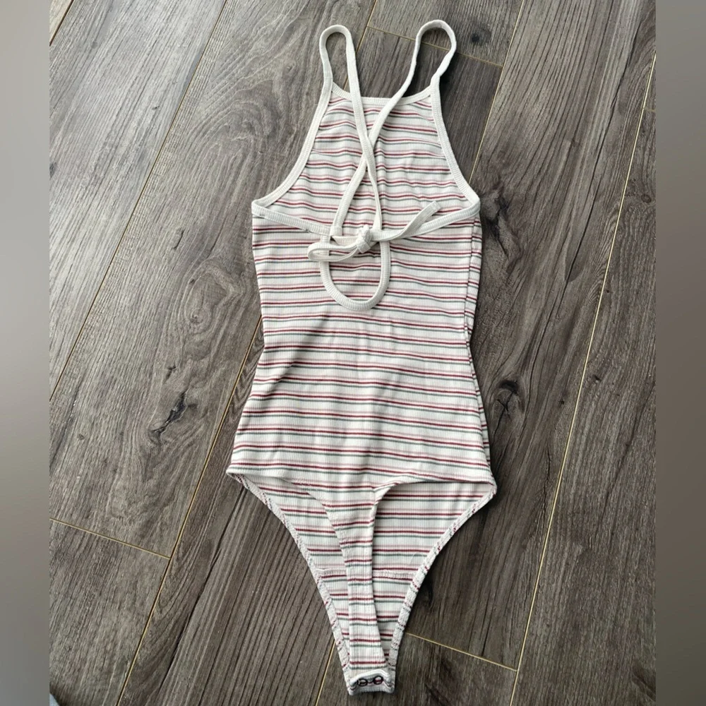 3/$30 Abercrombie & Fitch ribbed knit halter style bodysuit w/ low back - Picture 4 of 8